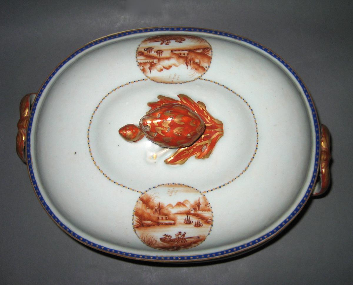 1966.0567.197 A, B Tureen top view 1