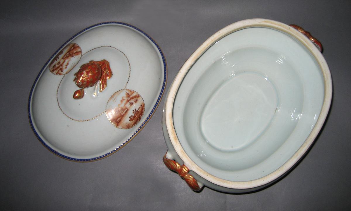 1966.0567.197 A, B Tureen top view 2