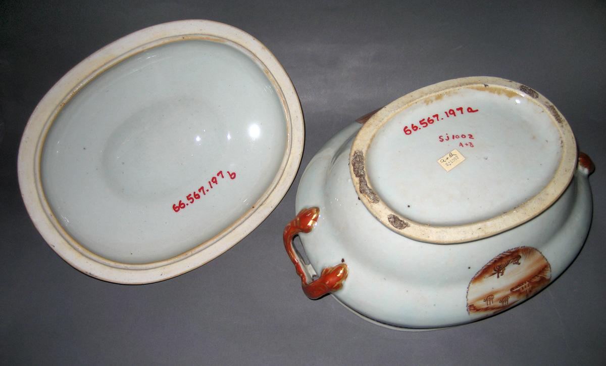 1966.0567.197 A, B Tureen undersides