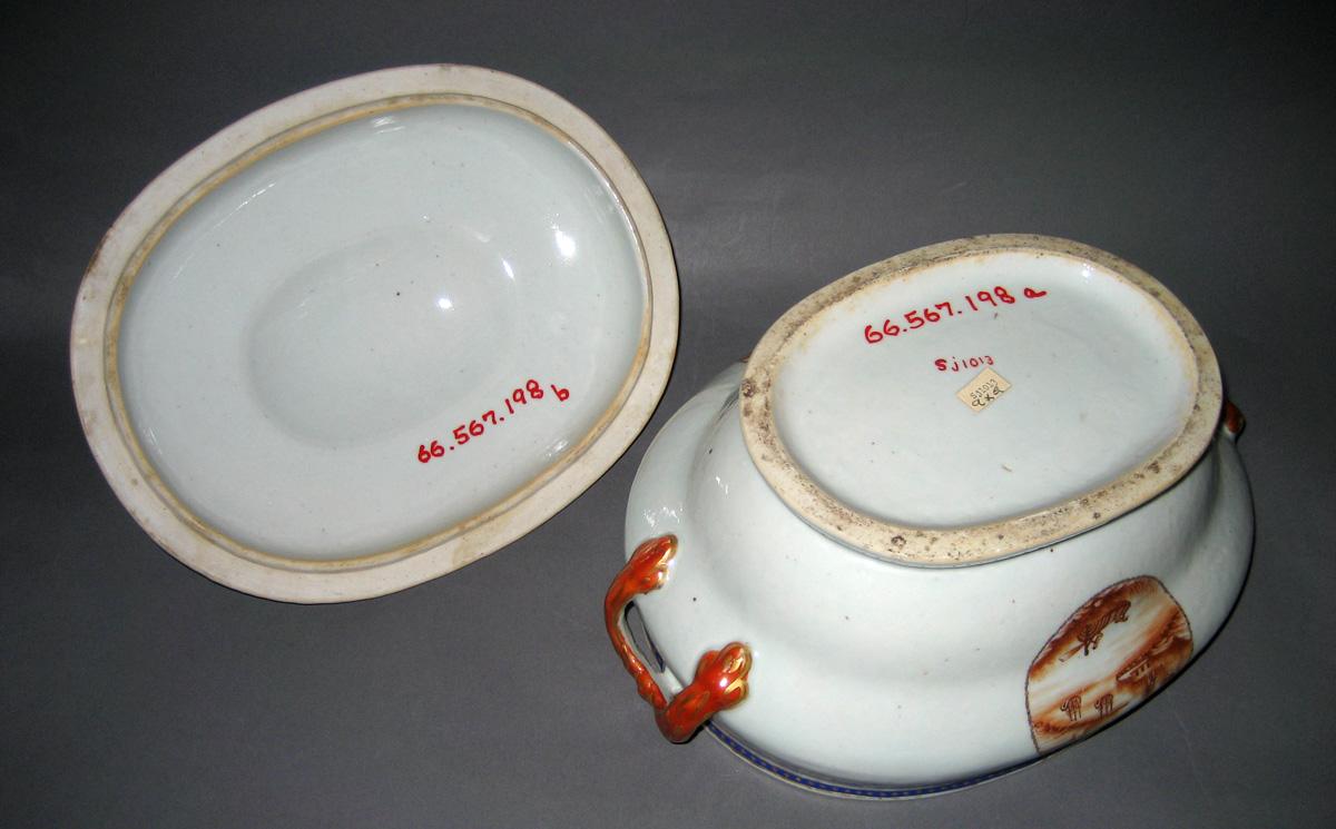 1966.0567.198 A, B Tureen undersides