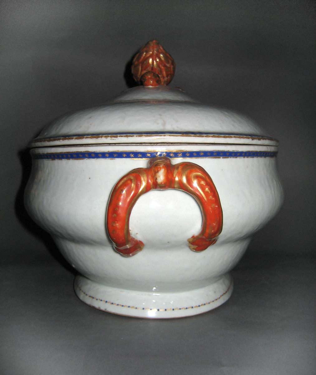 1966.0567.199 A, B Tureen side view