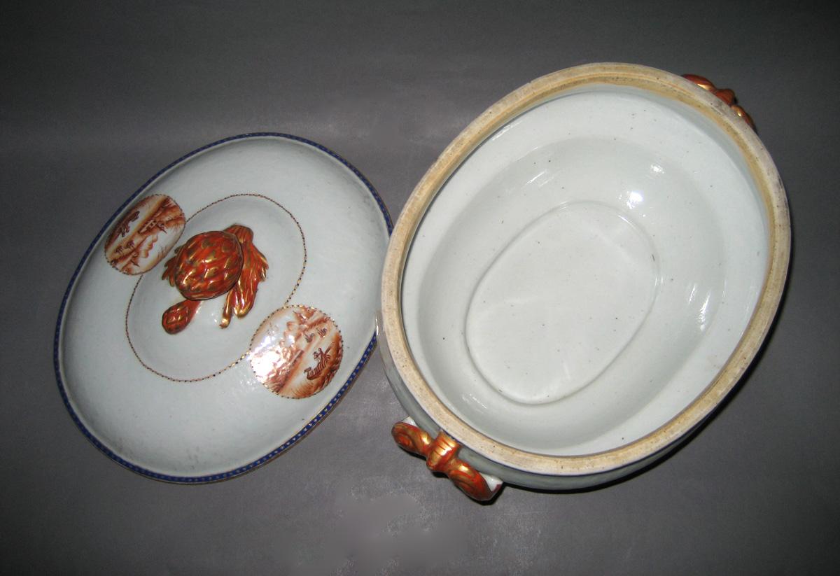1966.0567.199 A, B Tureen top view 2