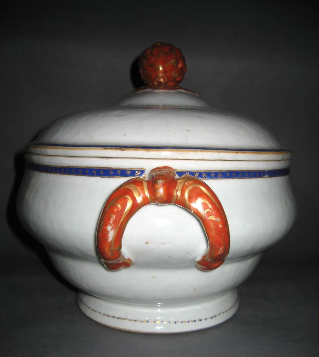 1966.0567.200 A, B Tureen side view