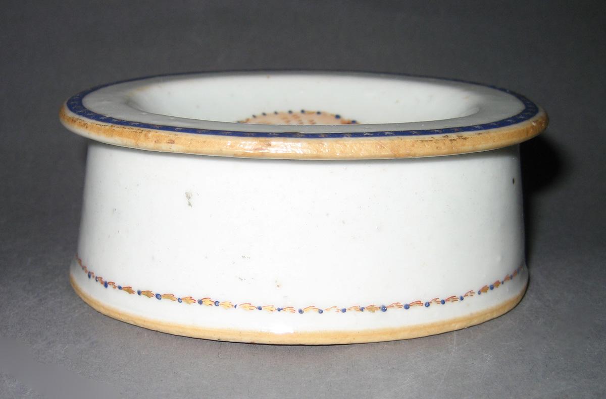 1966.0567.200 Salt side view