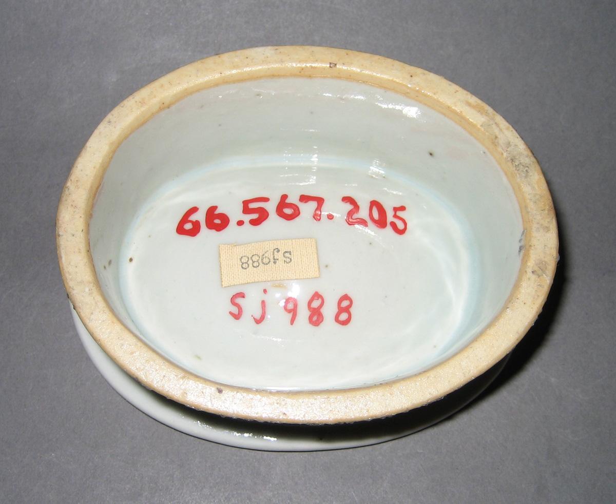 1966.0567.205 Salt underside
