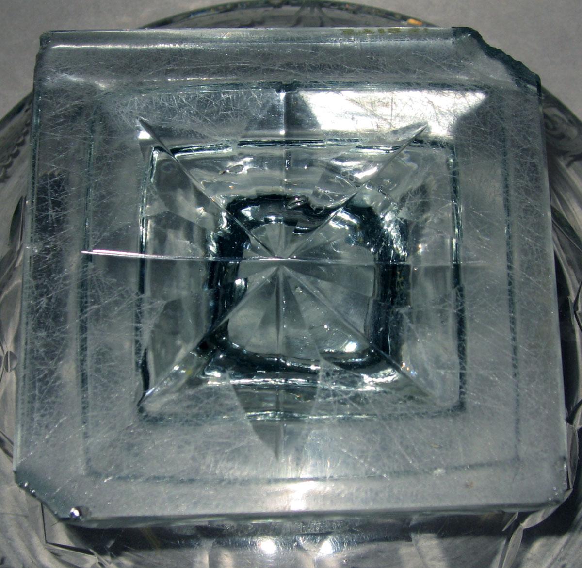 1957.0018.031 Glass compote (underside)