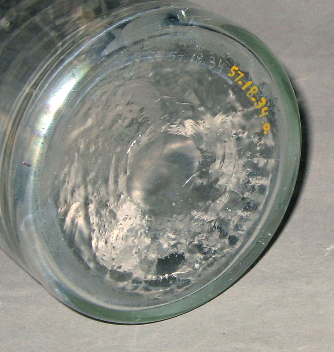 1957.0018.034 A Colorless glass decanter (underside)