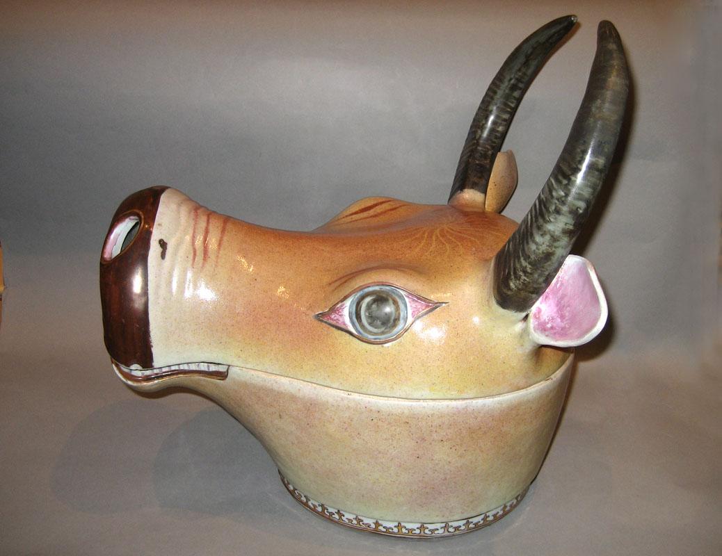 1966.0568 Tureen view 2