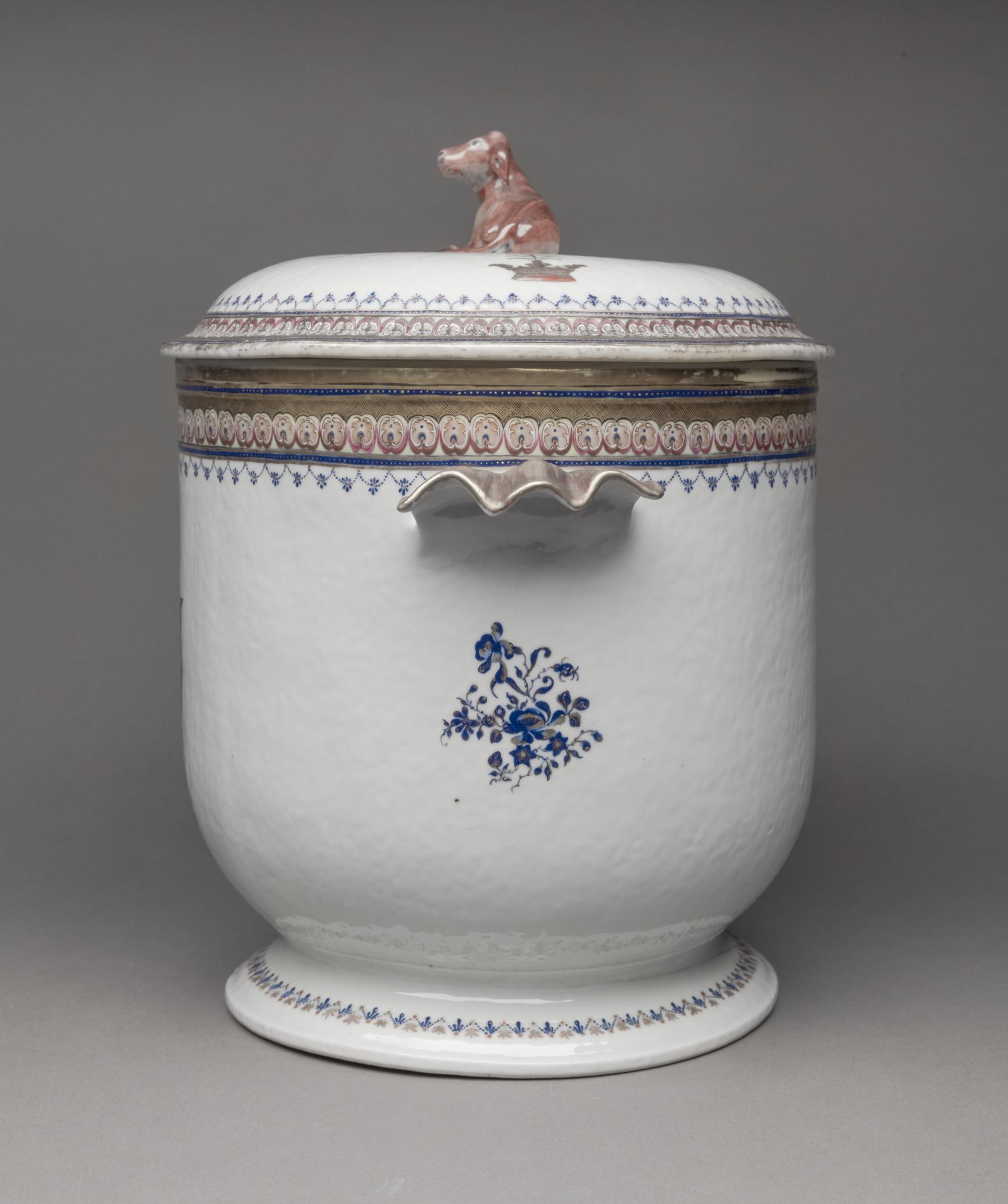 1966.0569.001 A, B Cream vase, view 2