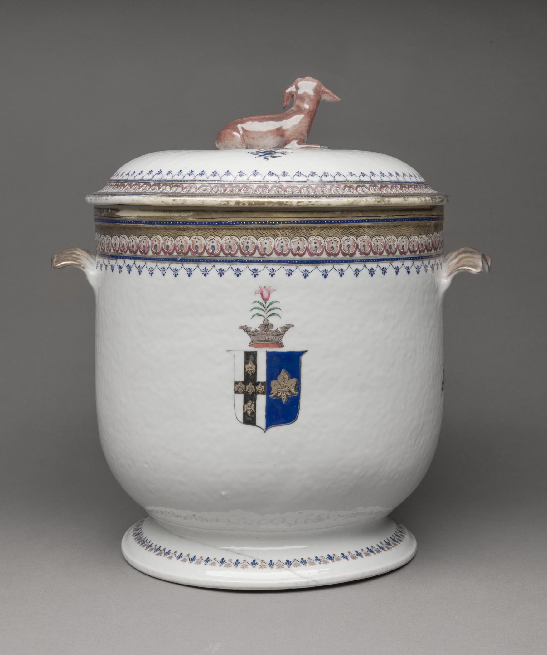 1966.0569.001 A, B Cream vase, view 3