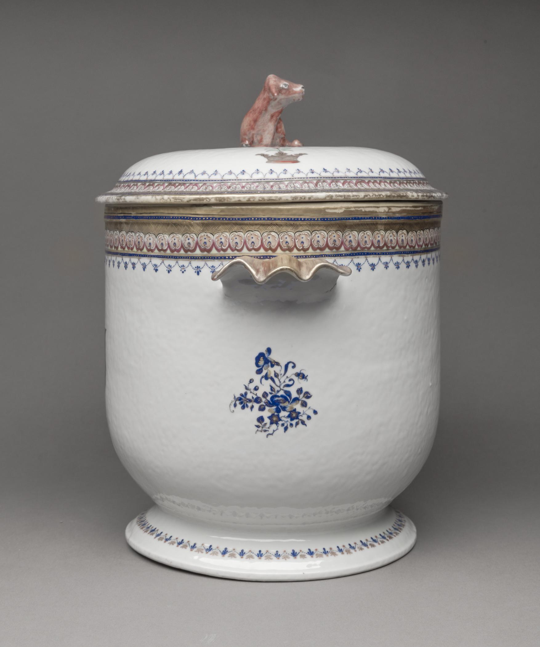 1966.0569.001 A, B Cream vase, view 4