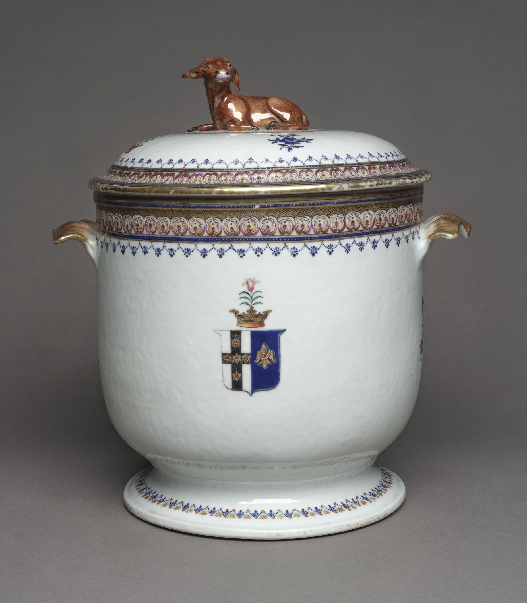 1966.0569.002 A, B Cream vase, view 1