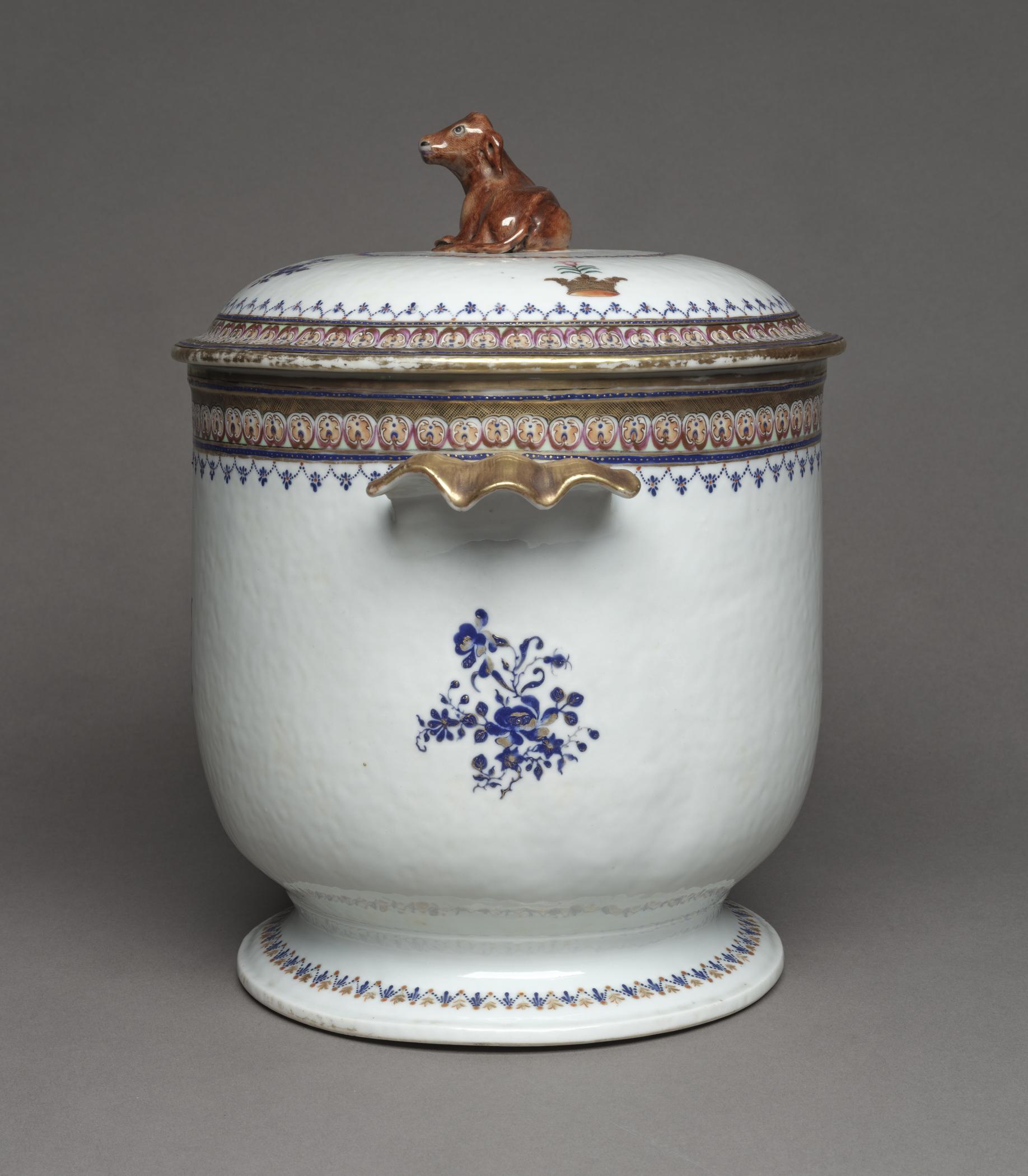 1966.0569.002 A, B Cream vase, view 2