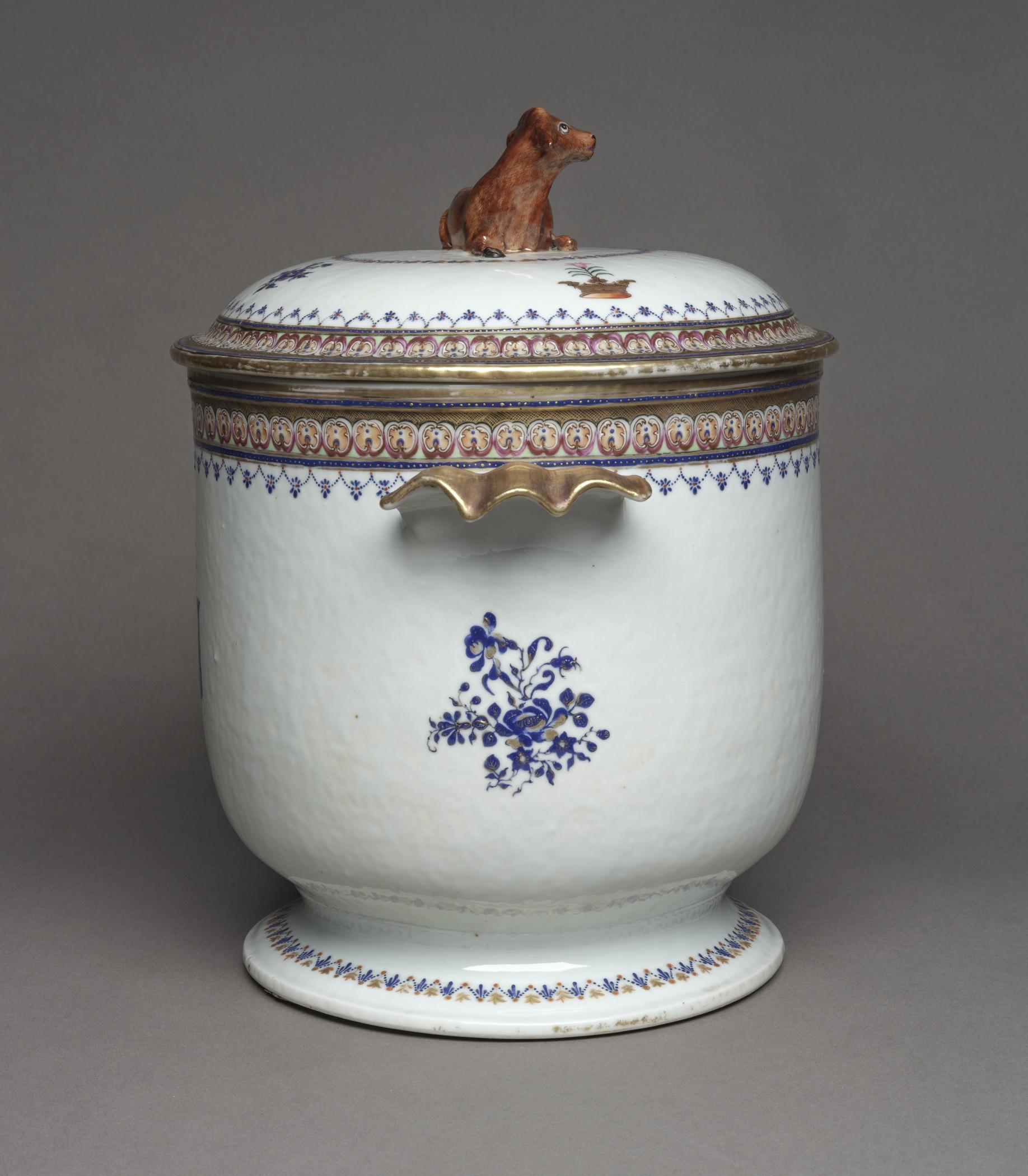 1966.0569.002 A, B Cream vase, view 4