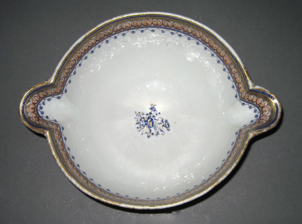 1966.0569.005 Porcelain Bowl interior