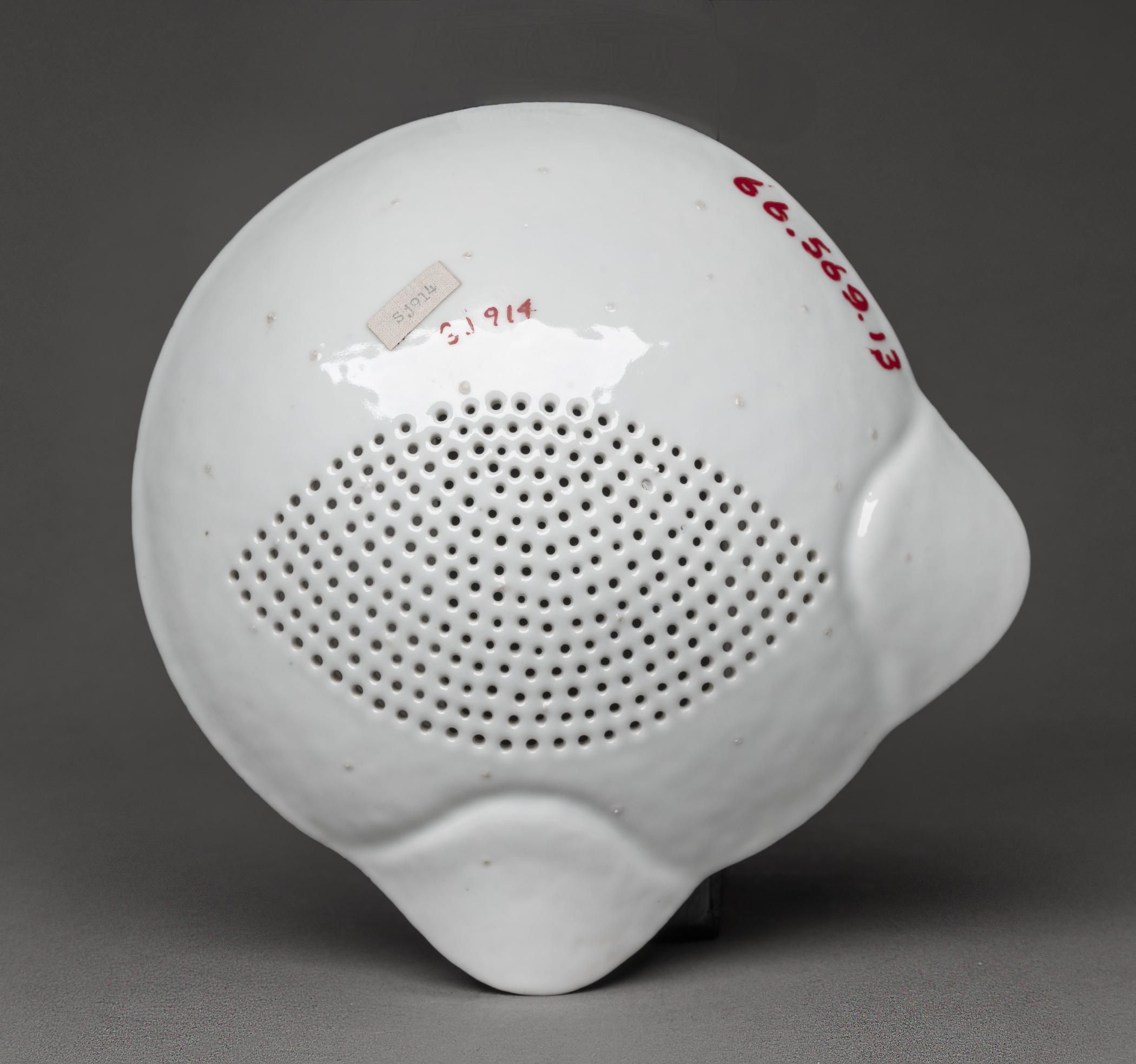 1966.0569.013 Strainer, view 2