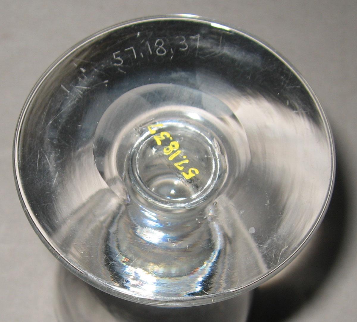 1957.0018.037 Glass wineglass (underside)