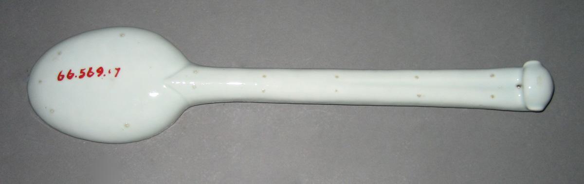 1966.0569.017 Porcelain Spoon underside