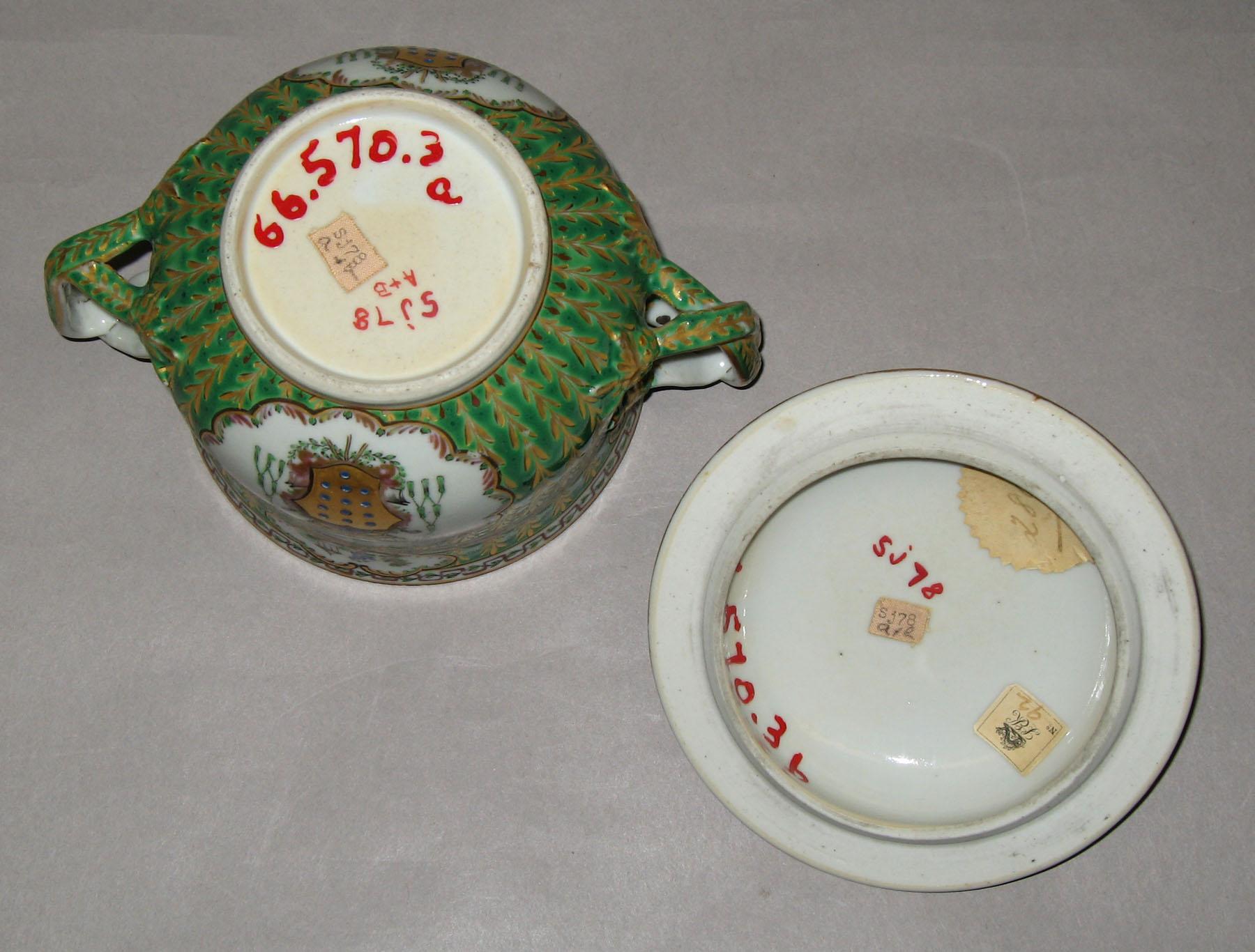 1966.0570.003 A, B Chinese porcelain sugar bowl (bottom)