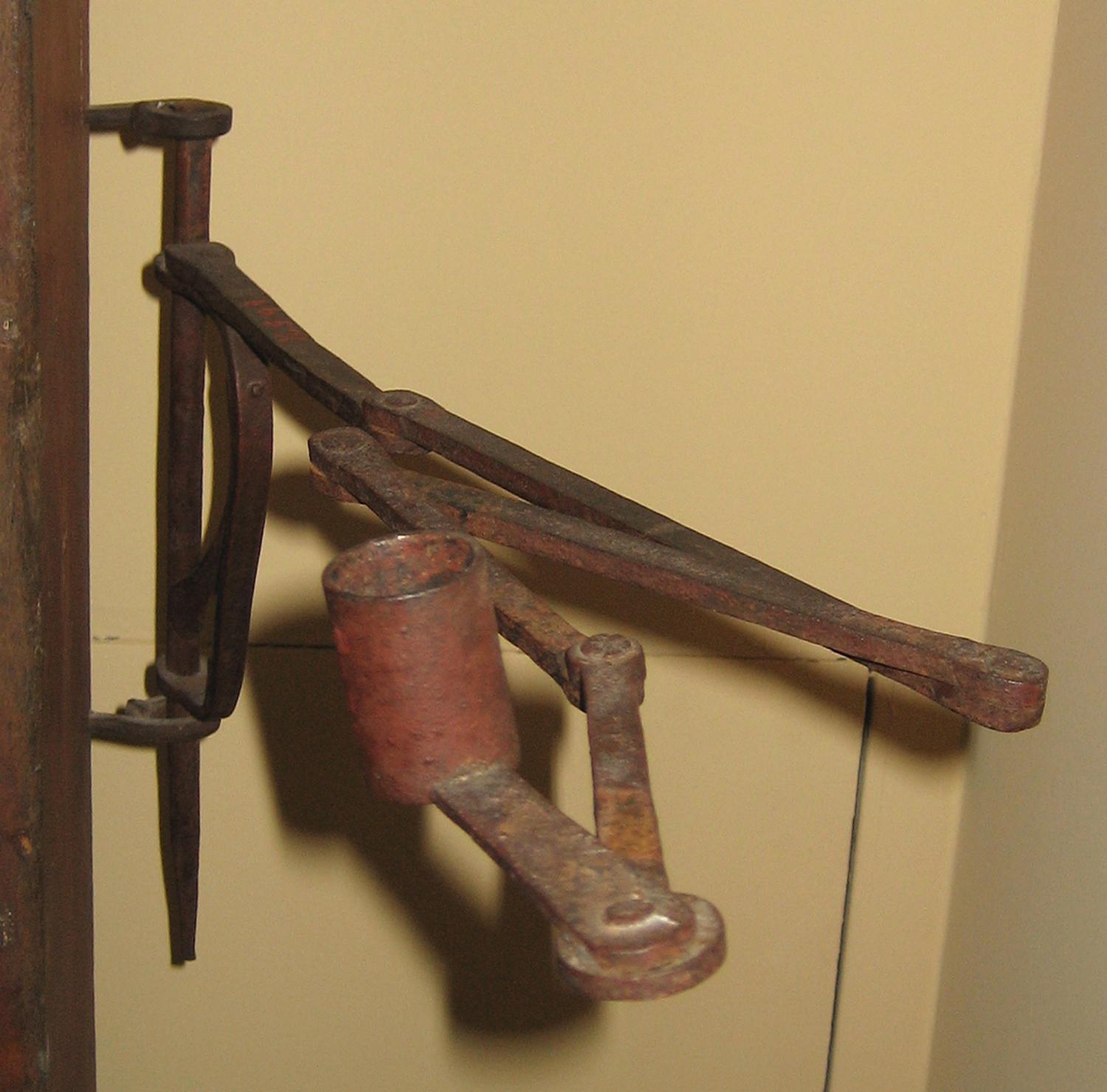 1966.0571 Candle arm