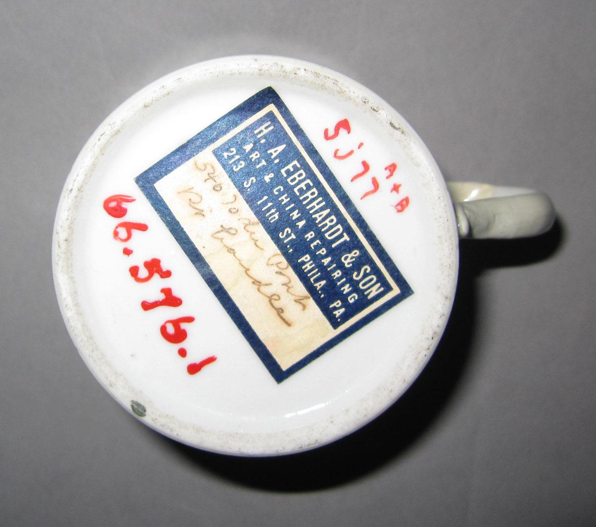 1966.0576.001 Porcelain coffee cup underside
