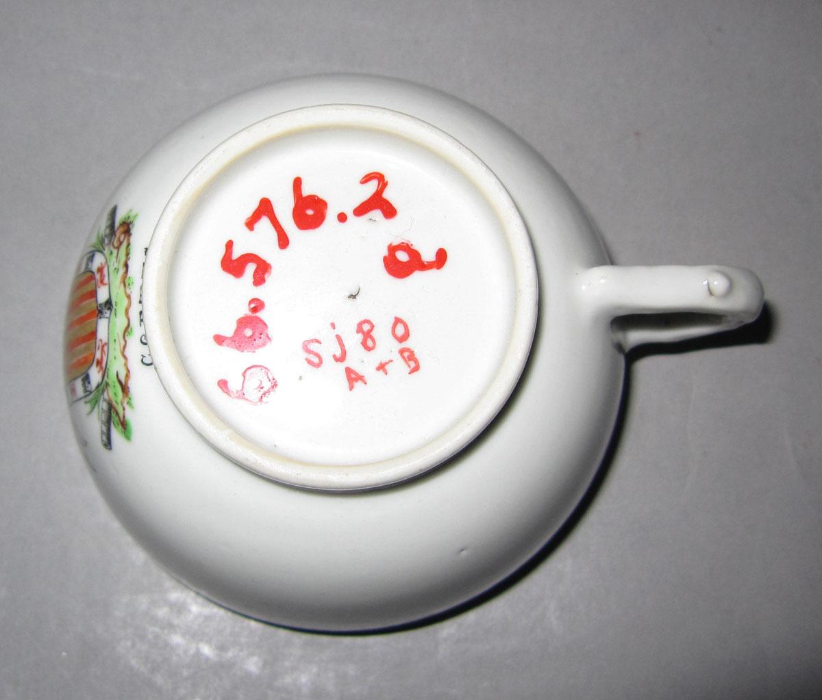 1966.0576.002 Porcelain cup underside