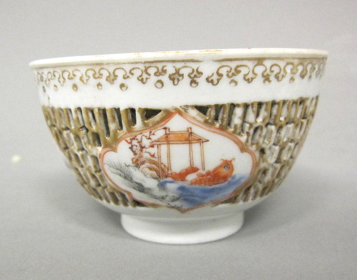 1966.0579.002 Porcelain cup