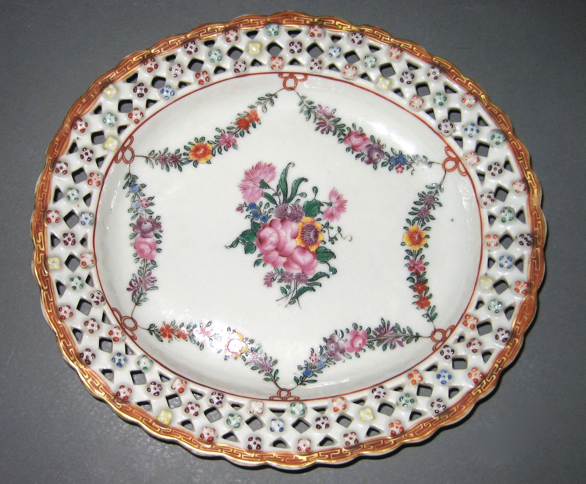 1966.0581.002 B Porcelain Stand