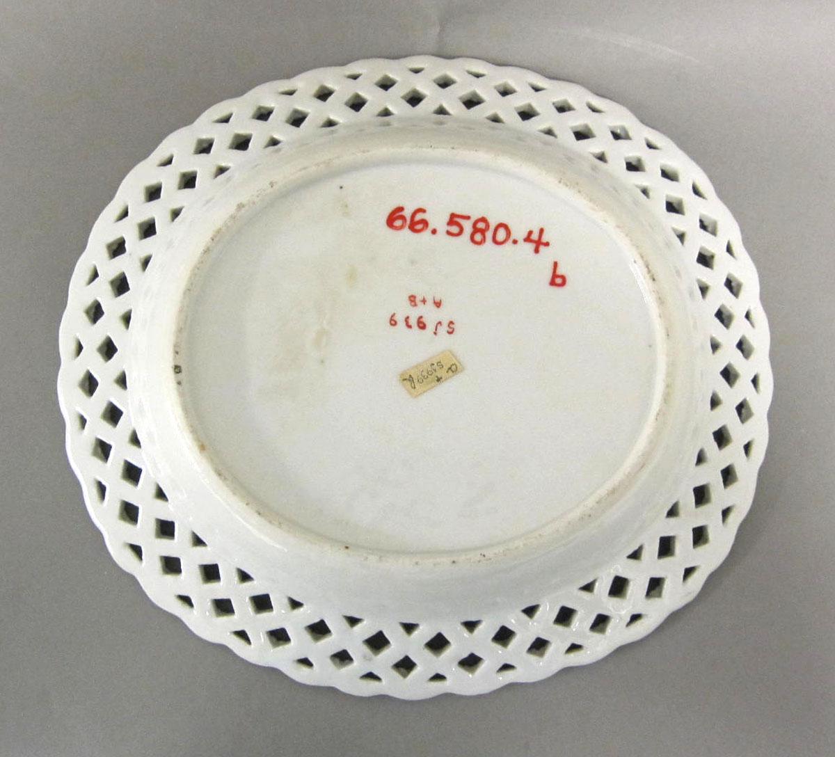1966.0580.004 B Porcelain tray underside