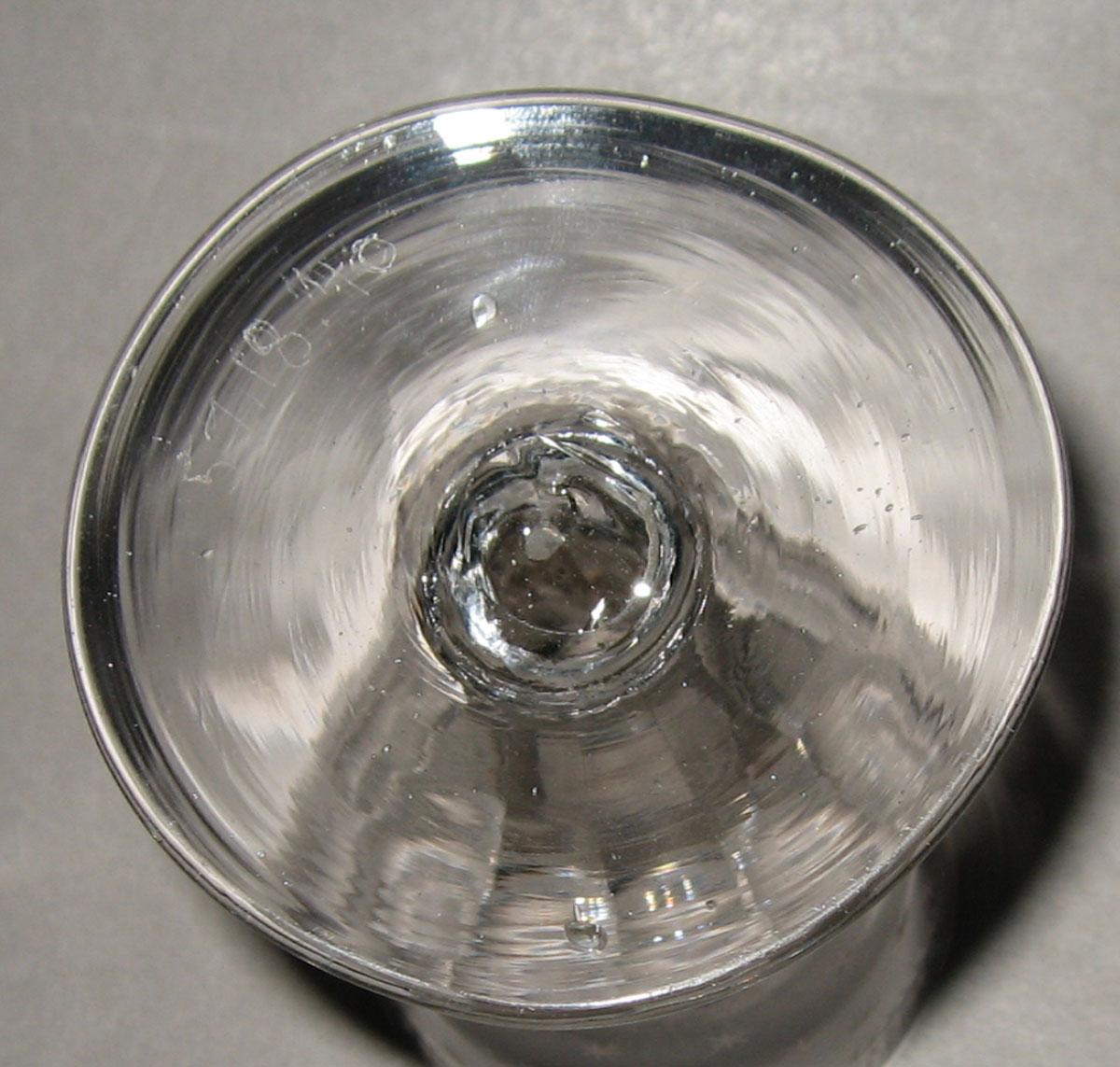 1957.0018.040 Glass wine glass (underside)