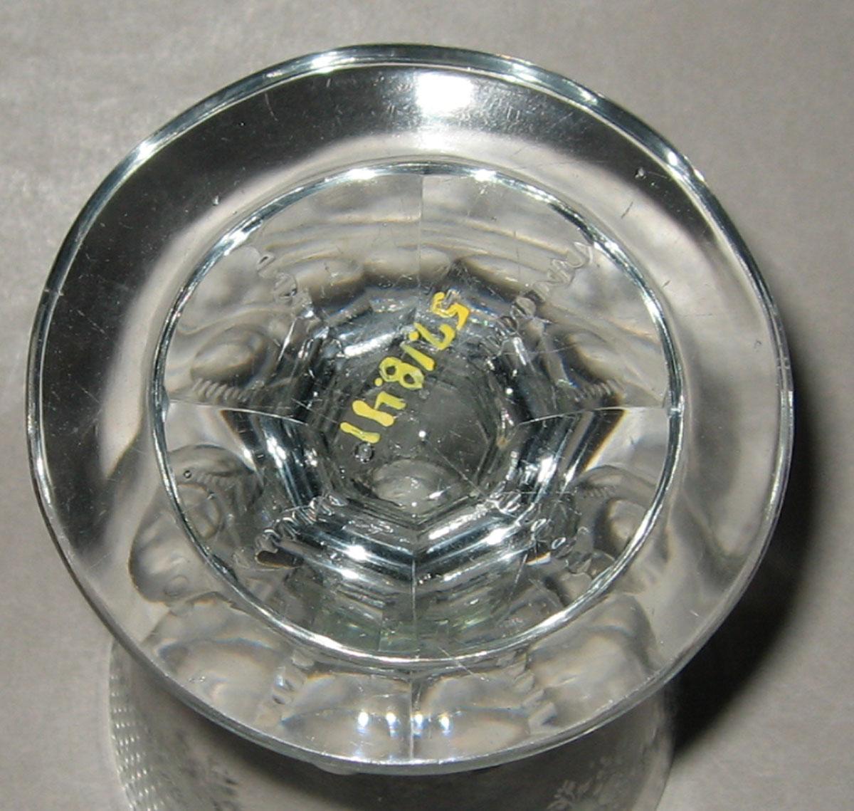 1957.0018.041 Glass wineglass (underside)