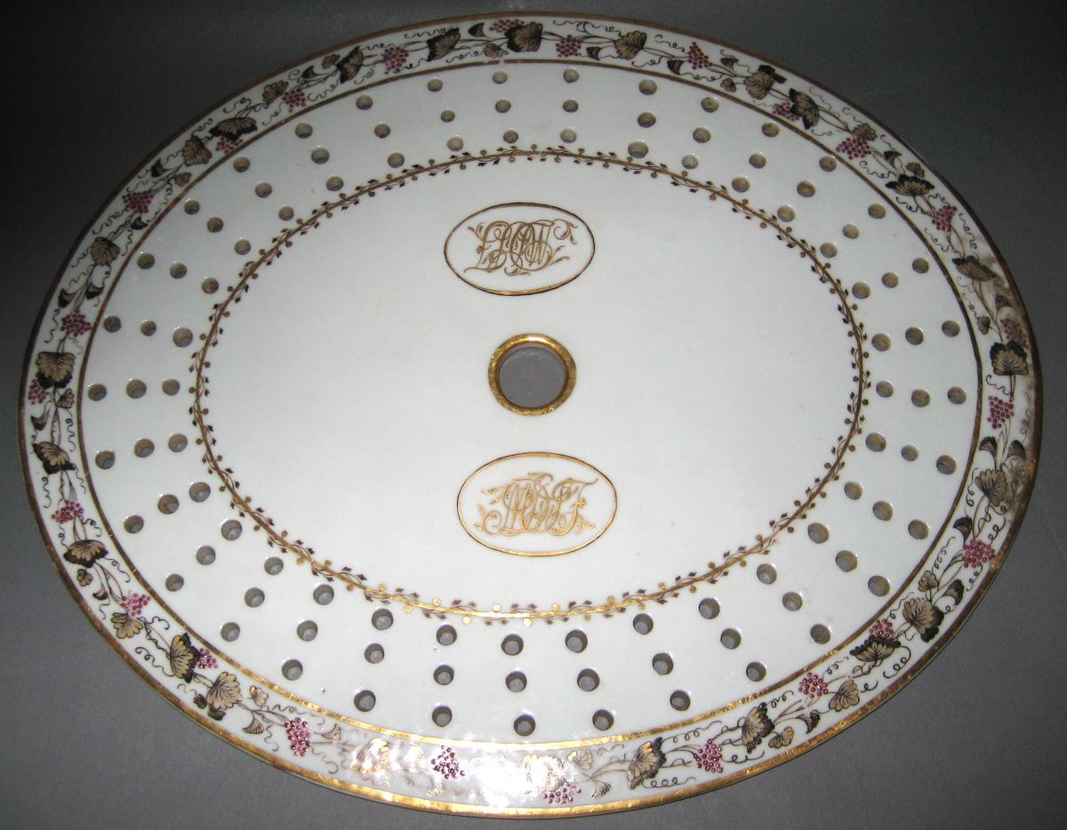 1966.0581.050 B Porcelain Strainer