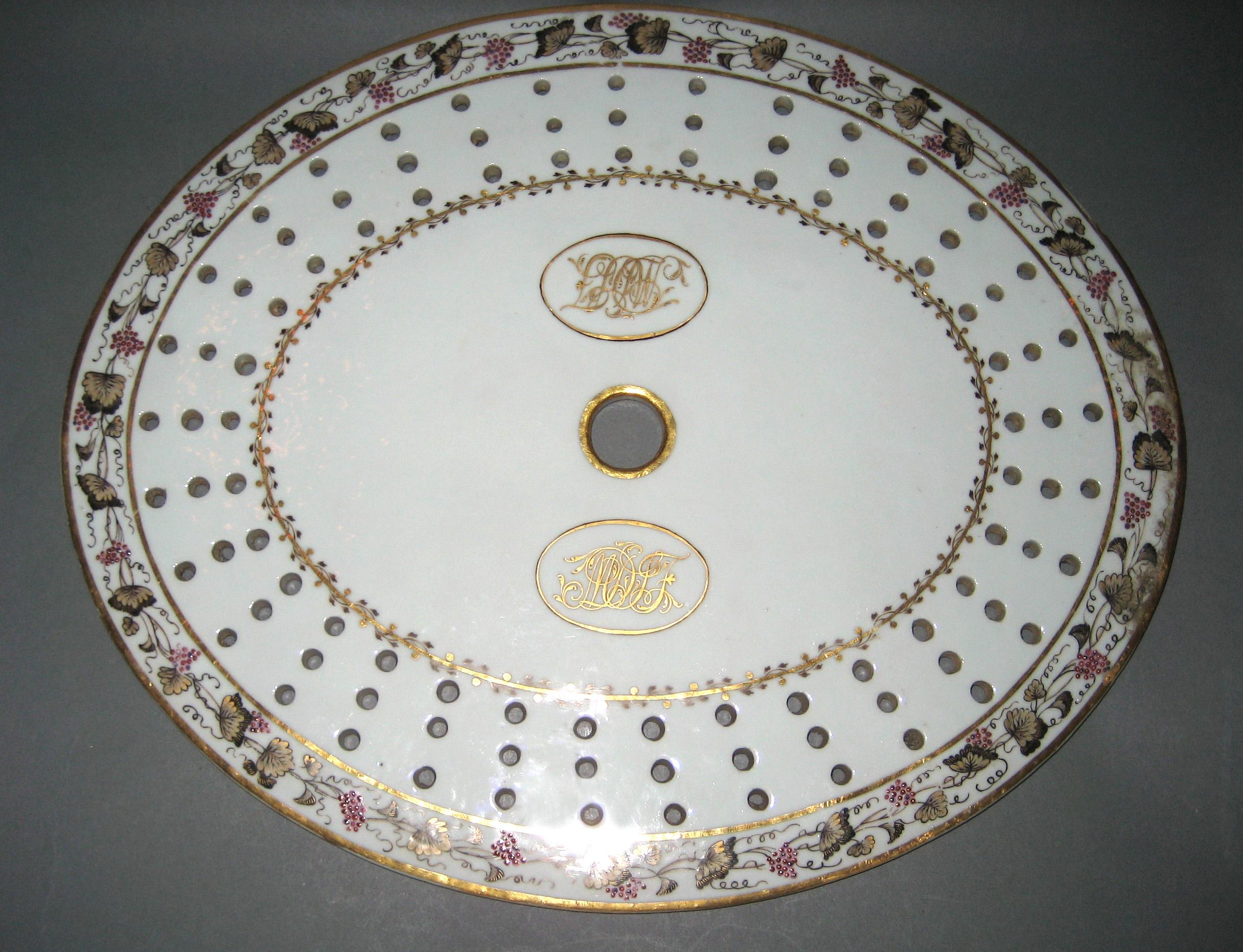 1966.0581.051 B Porcelain Strainer