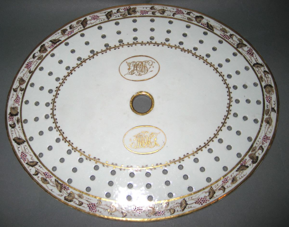1966.0581.052 B Porcelain Strainer