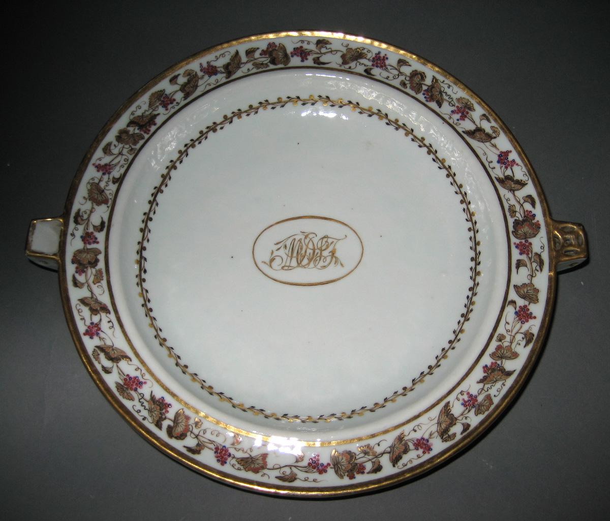1966.0581.064 Porcelain hot water plate