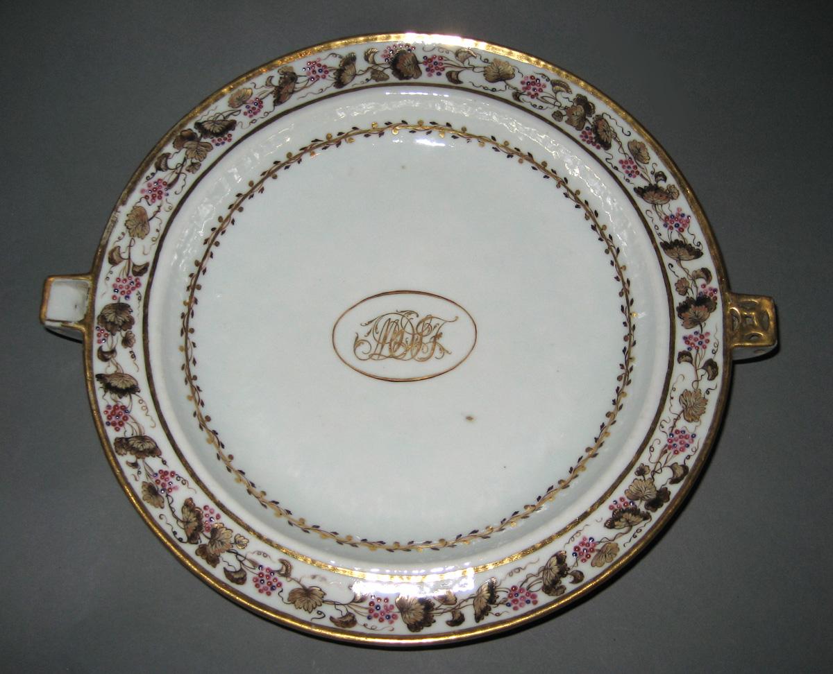 1966.0581.071 Porcelain hot water plate
