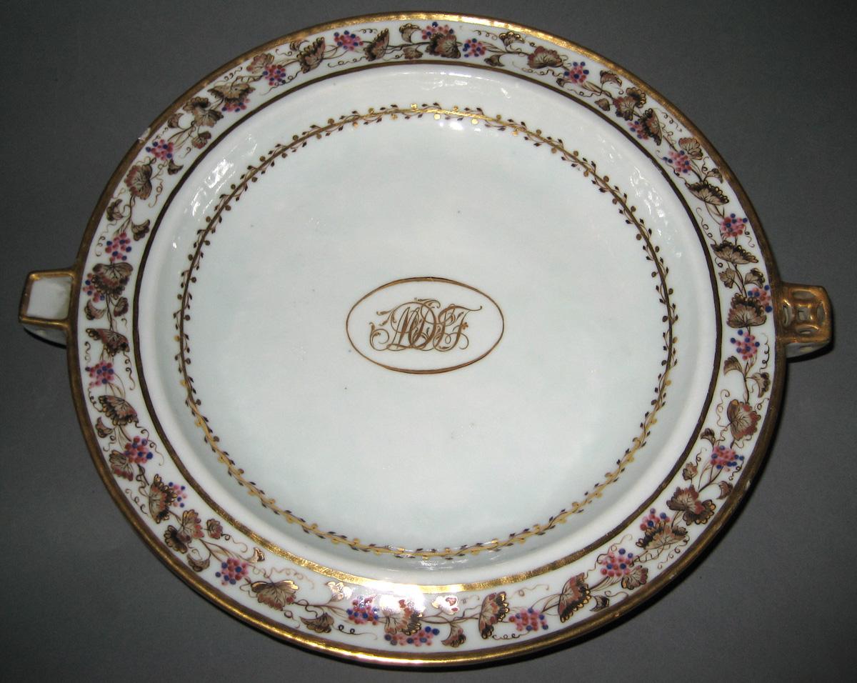 1966.0581.073 Porcelain hot water plate