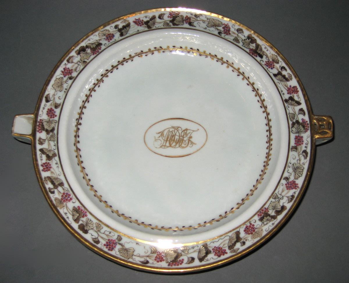 1966.0581.074 Porcelain hot water plate