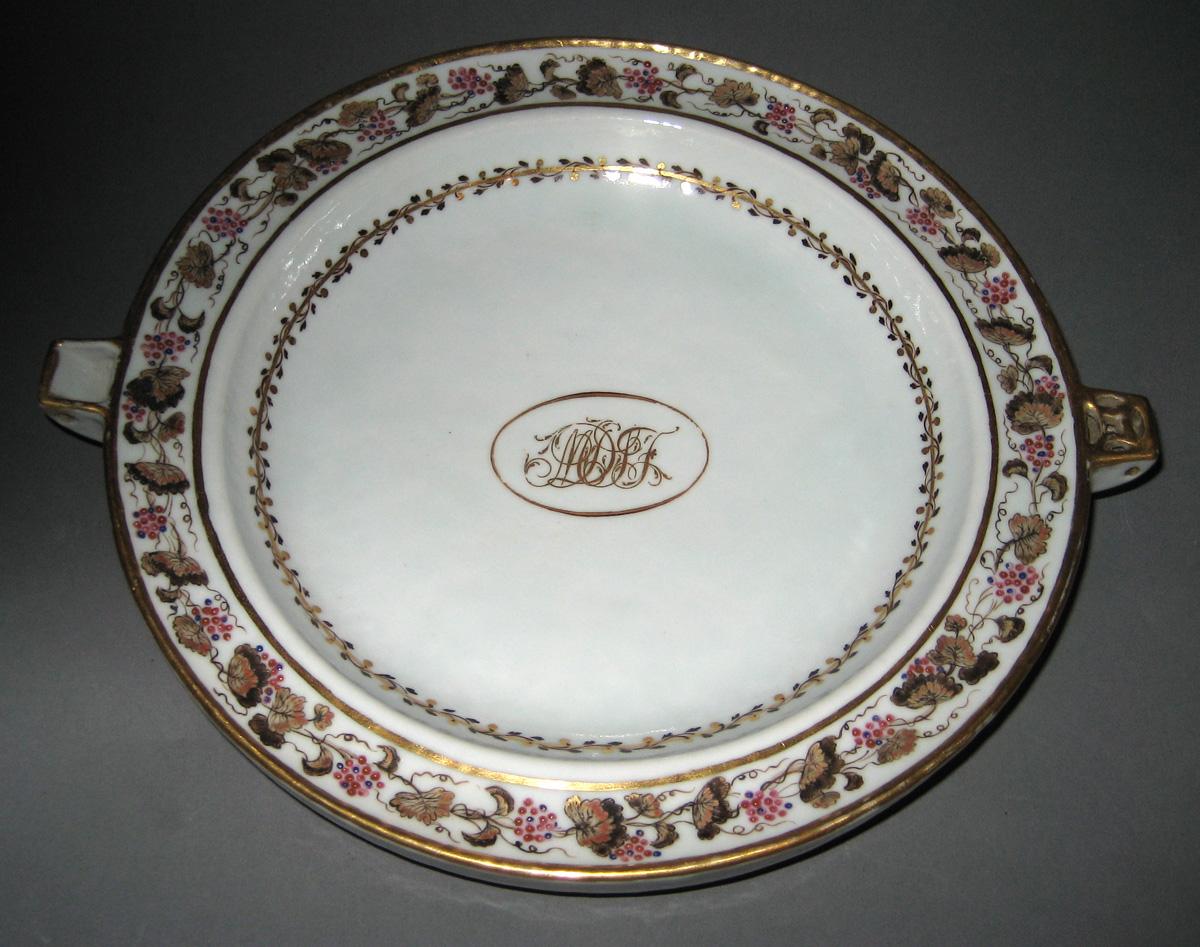 1966.0581.081 Porcelain hot water plate