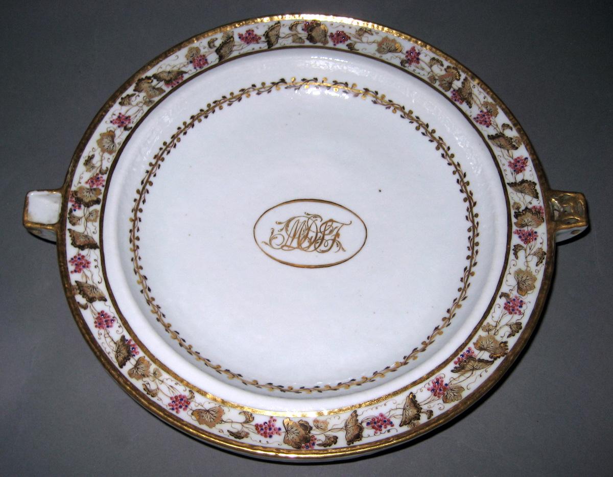 1966.0581.085 Porcelain hot water plate