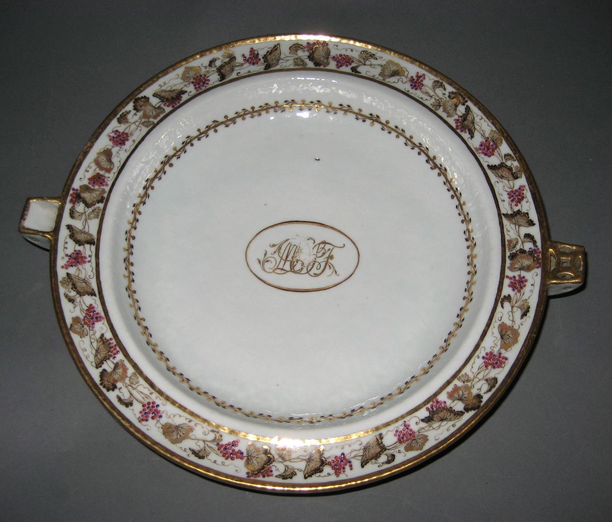 1966.0581.087 Porcelain hot water plate