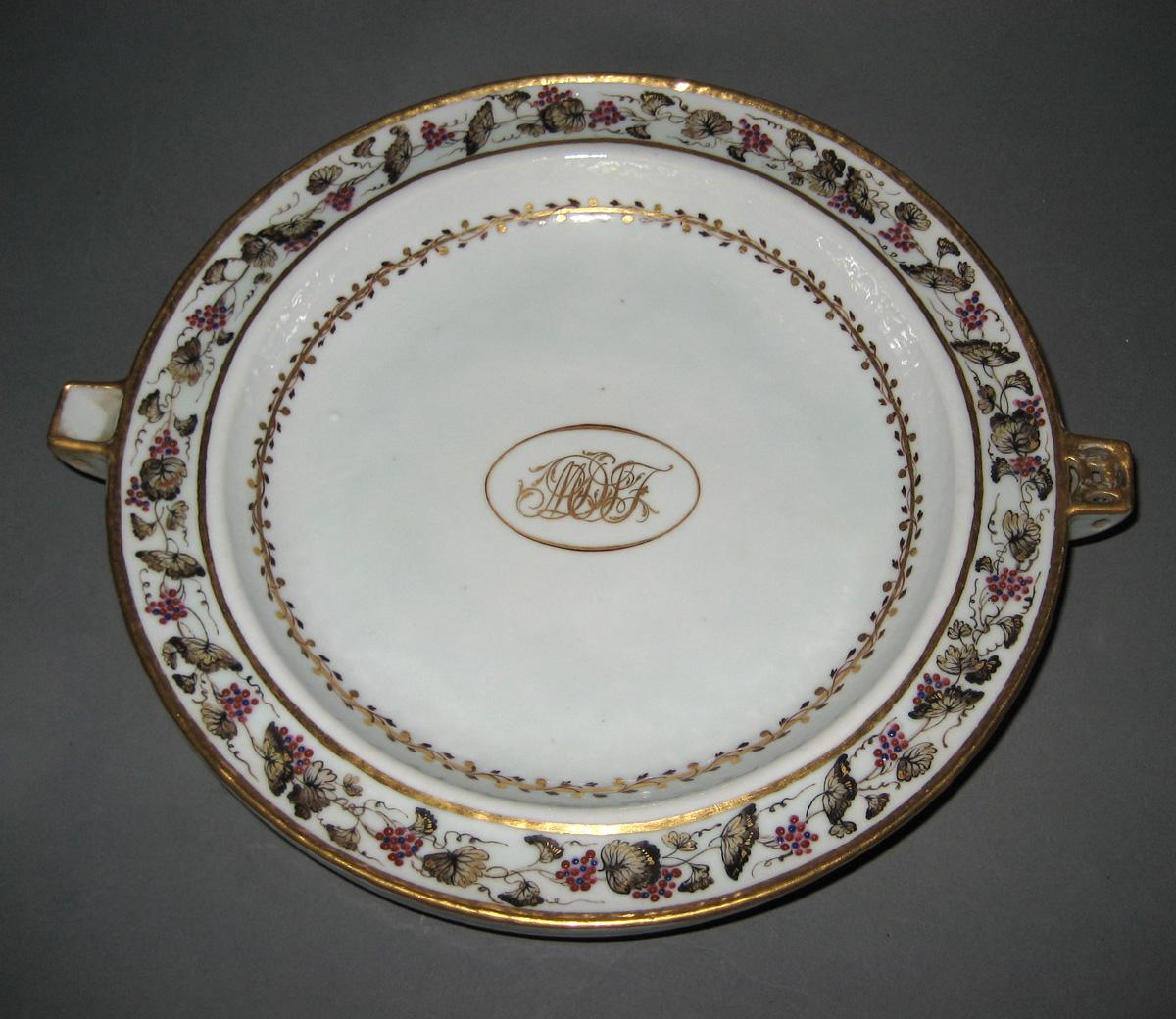 1966.0581.089 Porcelain hot water plate