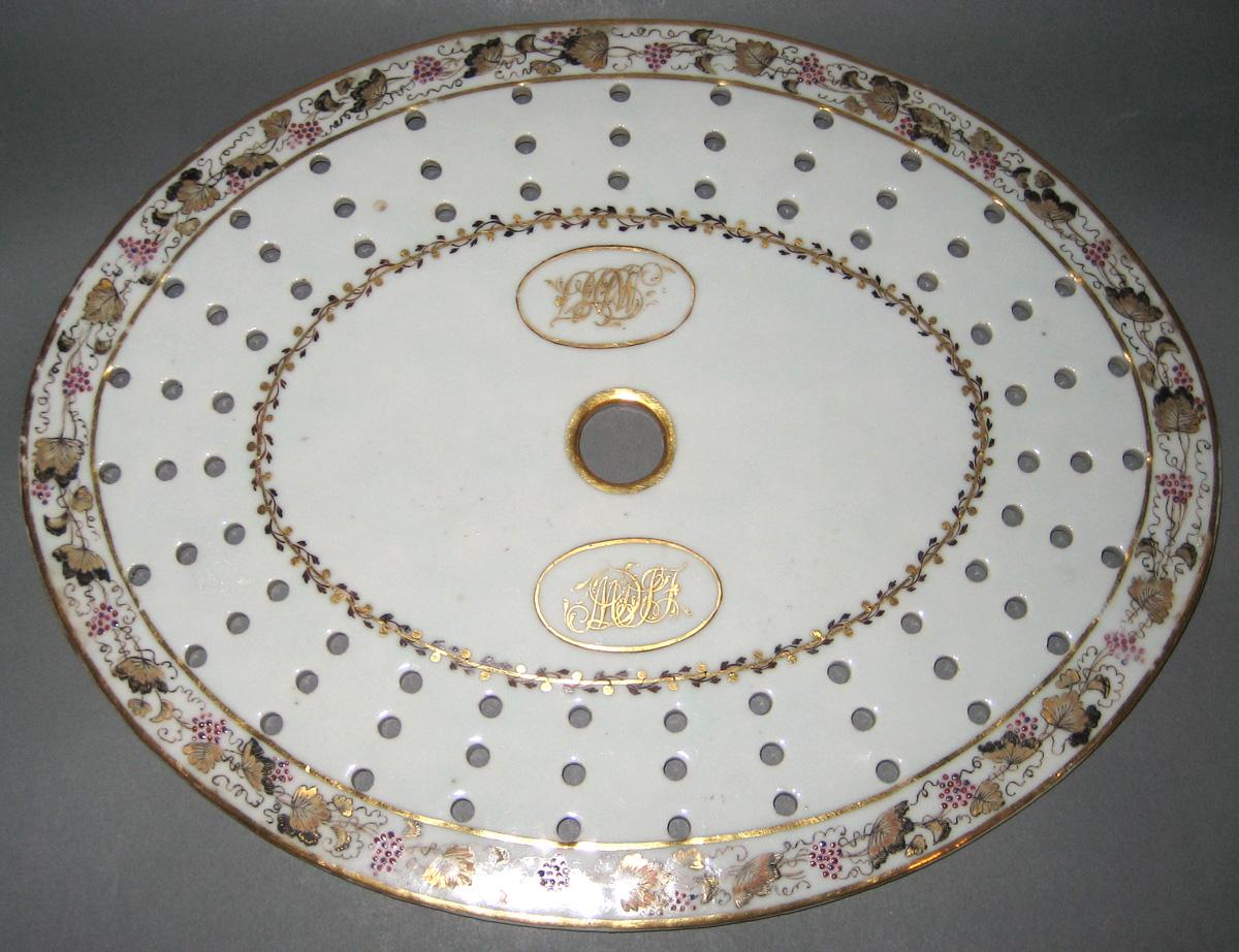 1966.0581.091 B Porcelain Strainer