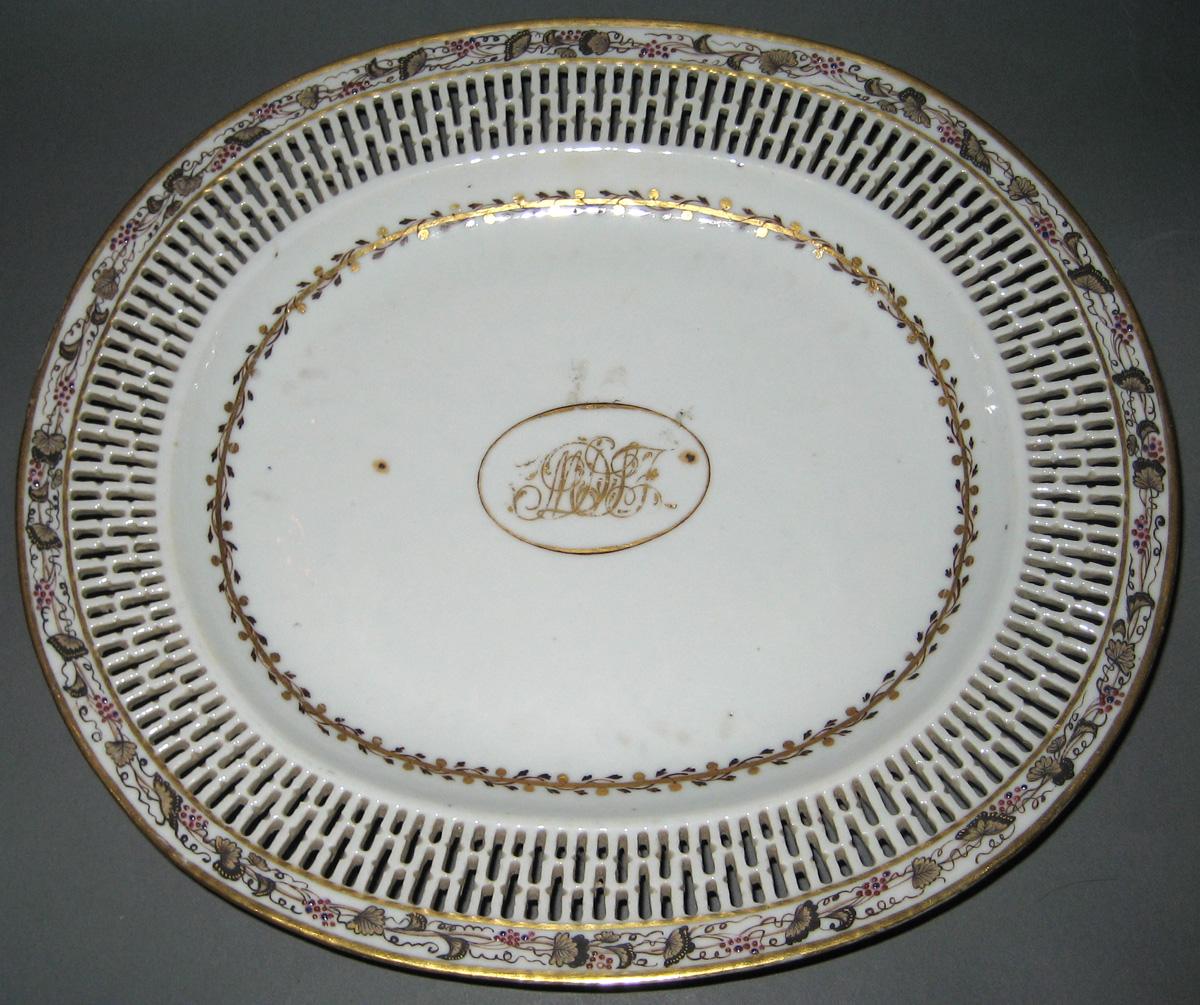 1966.0581.093 Porcelain Stand