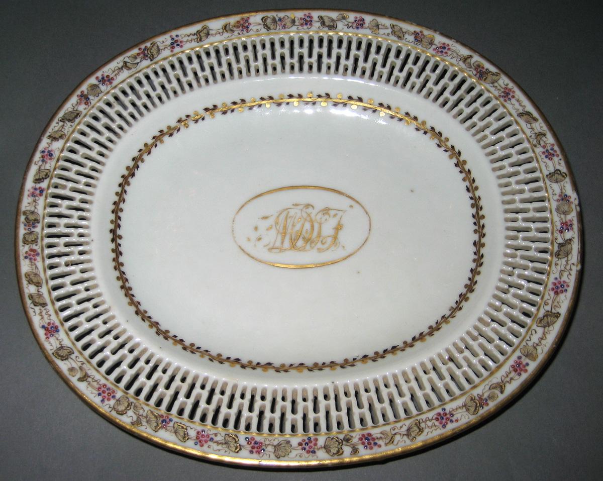 1966.0581.096 Porcelain Stand