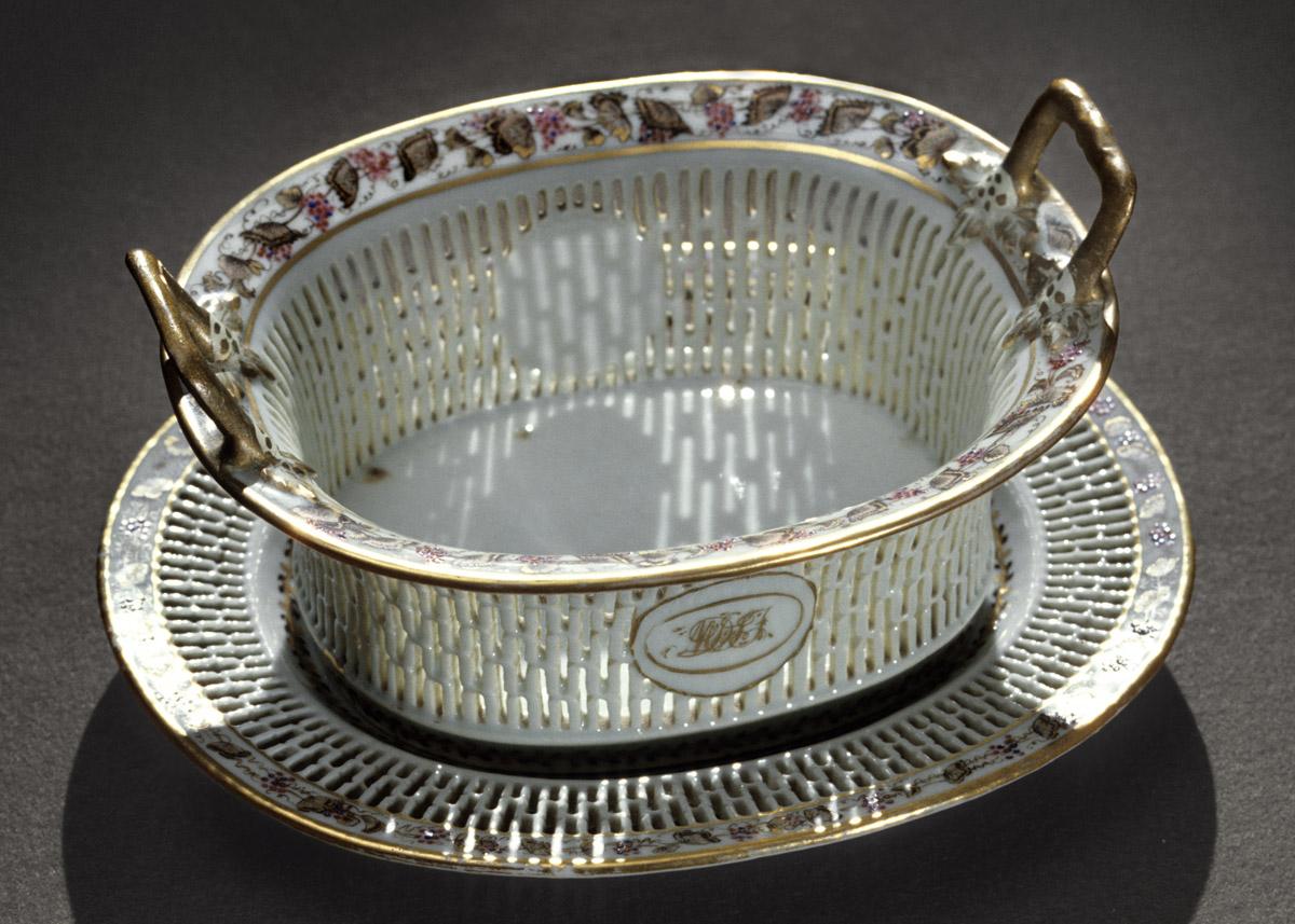 1966.0581.096 Stand, .104 Basket