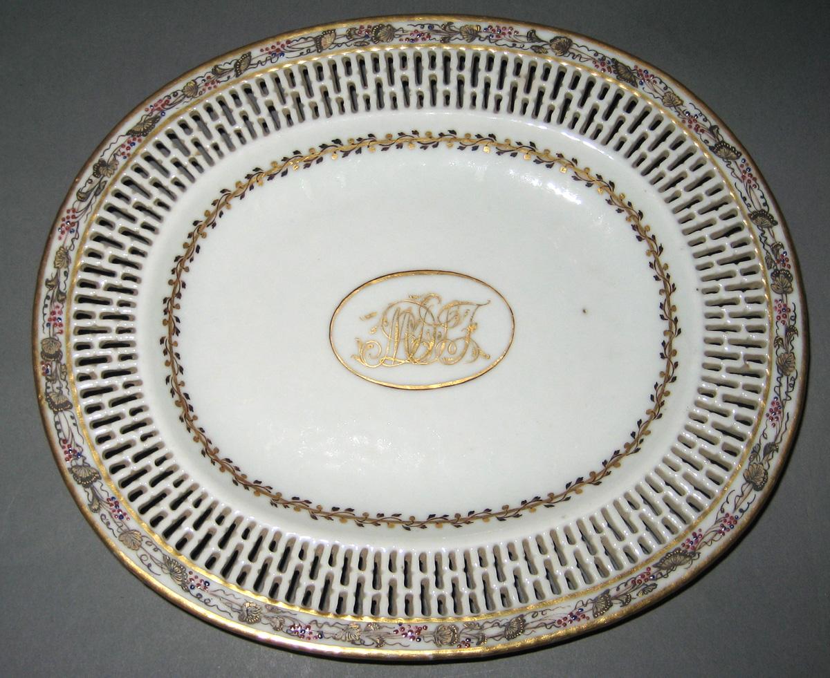 1966.0581.097 Porcelain Stand