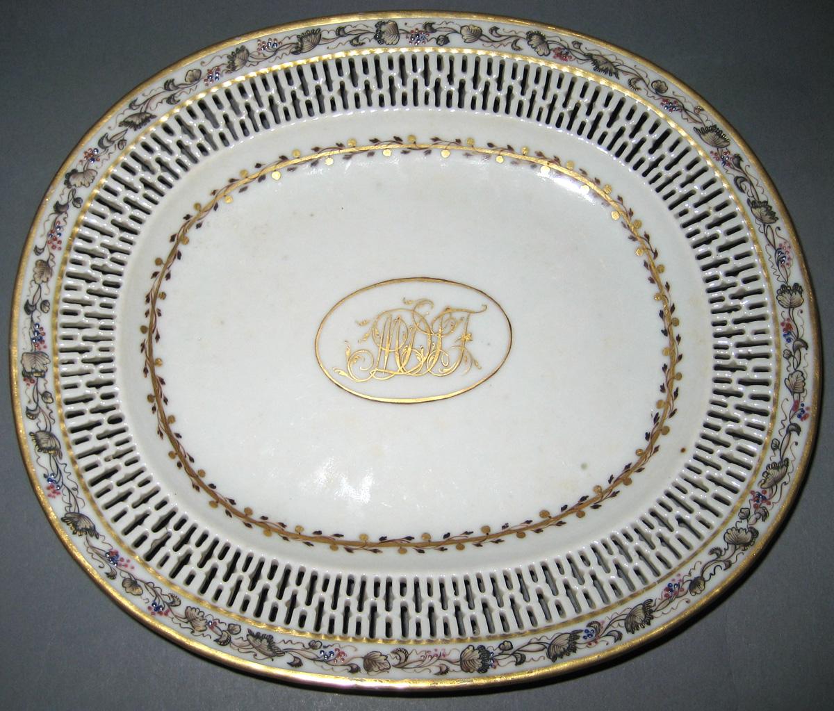 1966.0581.098 Porcelain Stand