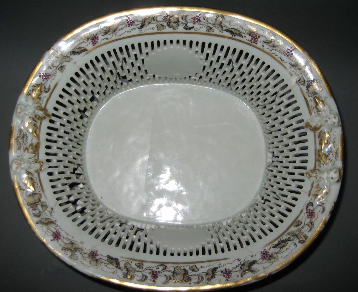 1966.0581.099 Porcelain Basket top view