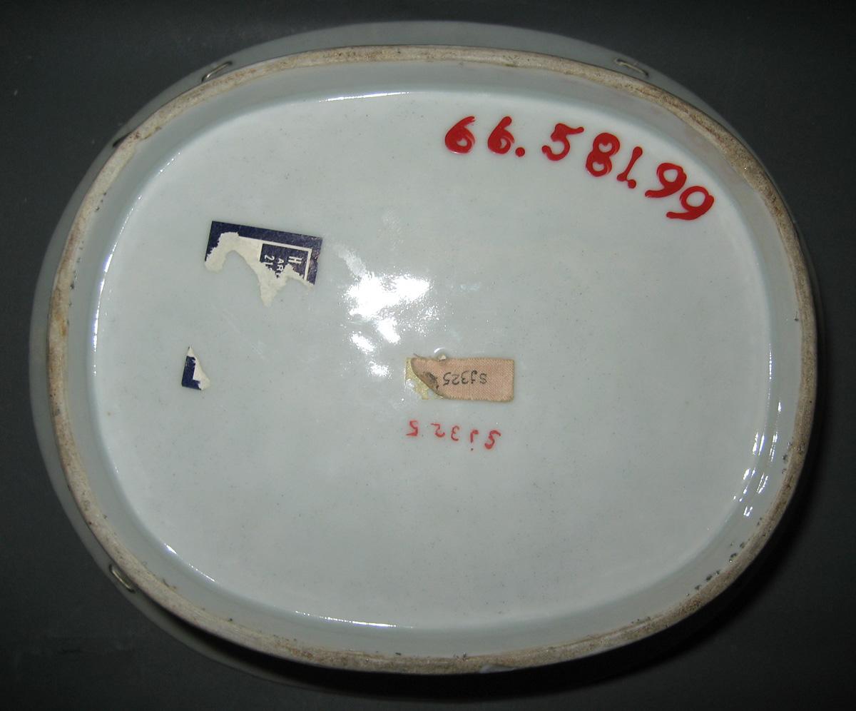 1966.0581.099 Porcelain Basket underside